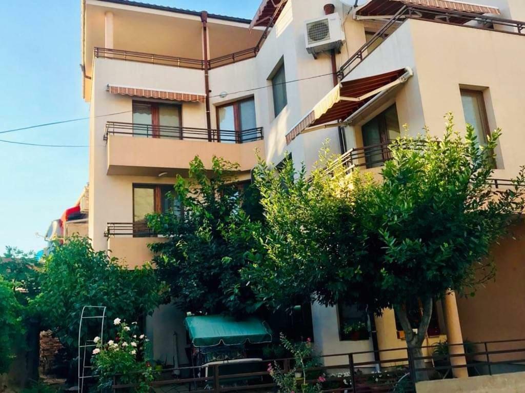 Студиа Мансарда Ненови Pomorie Esterno foto