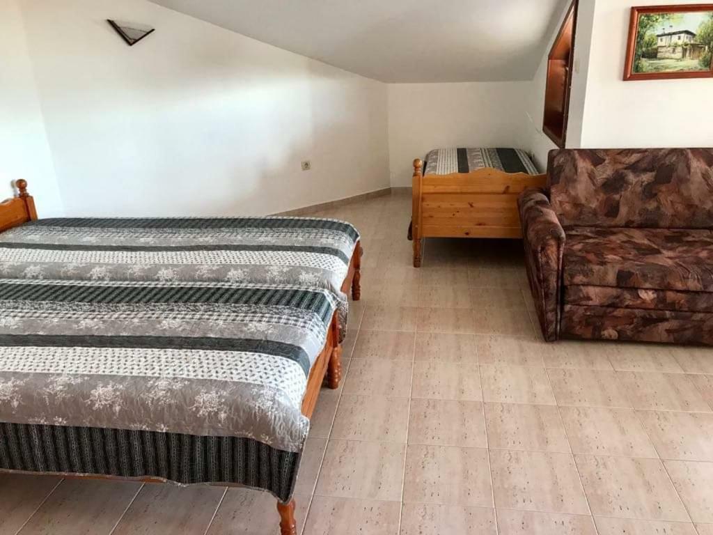 Студиа Мансарда Ненови Pomorie Esterno foto