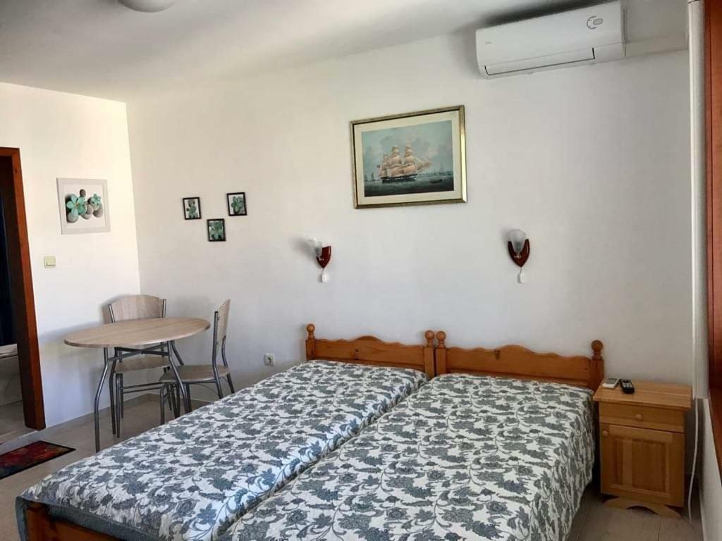 Студиа Мансарда Ненови Pomorie Esterno foto
